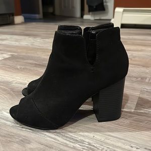 Apt 9 black booties, size 8.5 women’s!